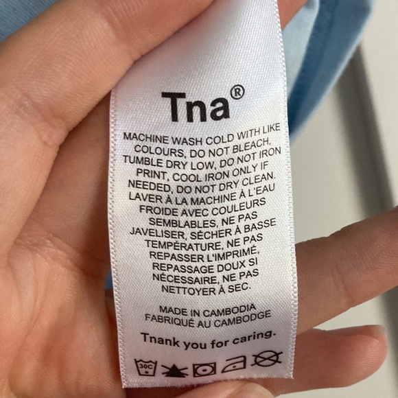 NWT Aritzia TNA t-shirt size medium - Picture 3 of 3